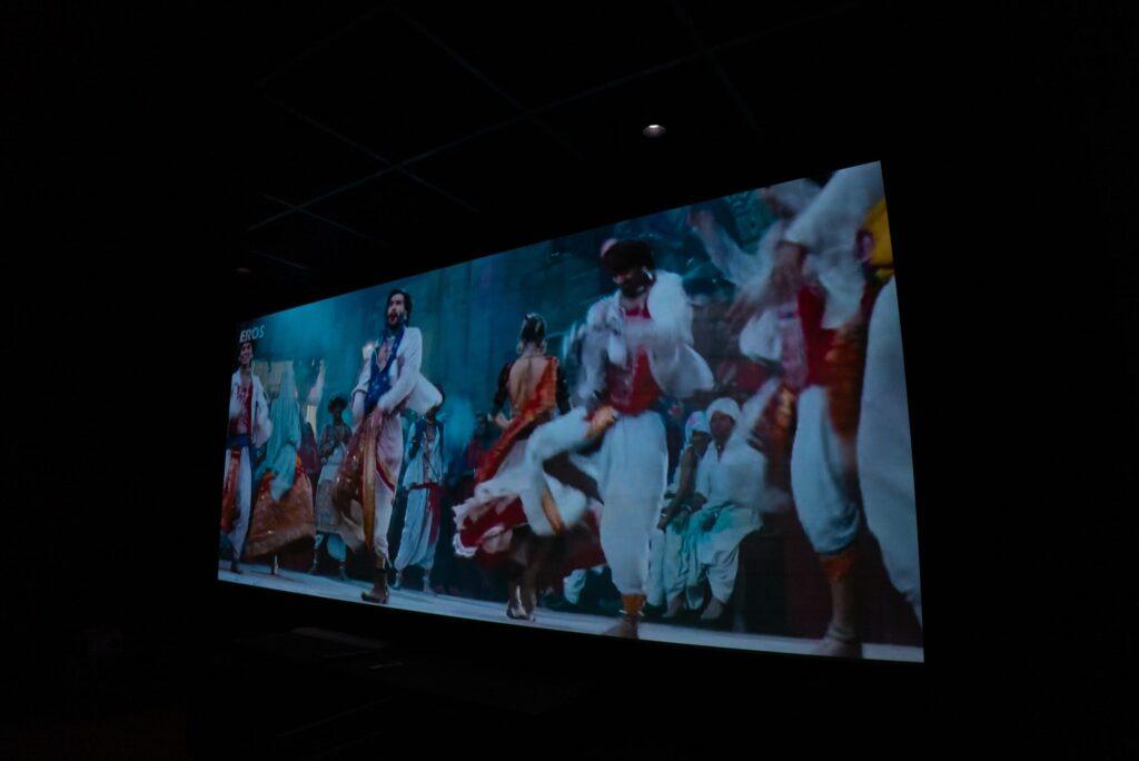Ultra-wide home theatre screen